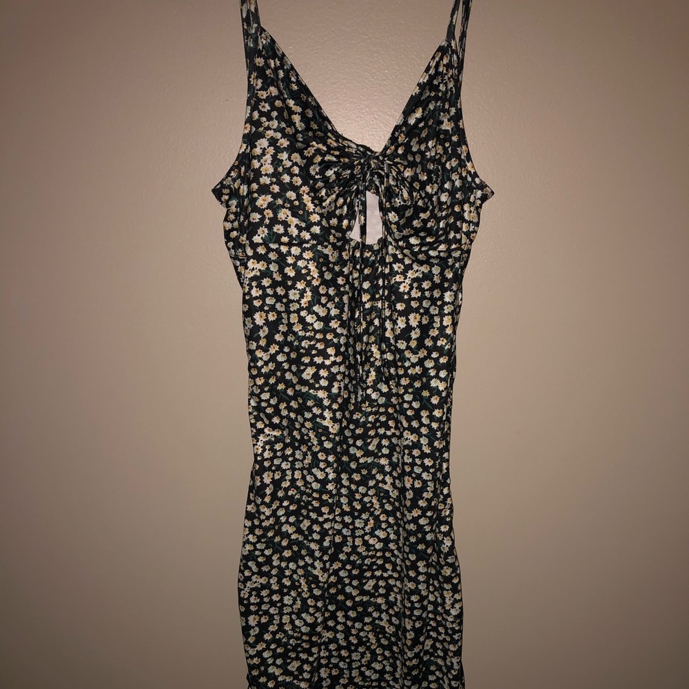 Floral Ruched Dress - Picture 7 of 7